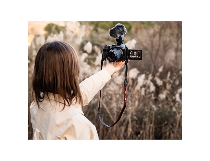 CANON EOS R7     RF-S 18-150