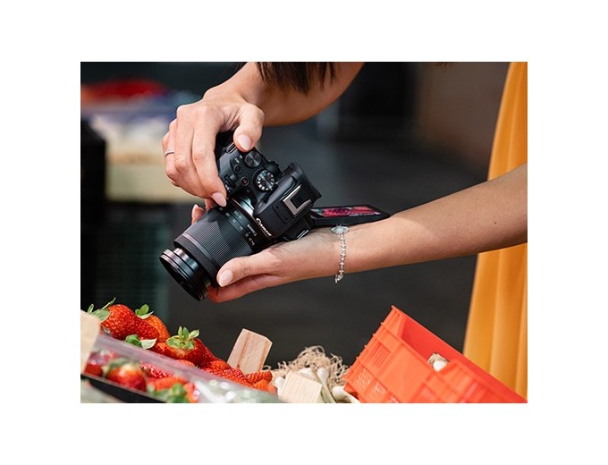 CANON EOS R10     RF-S 18-150 IS STM