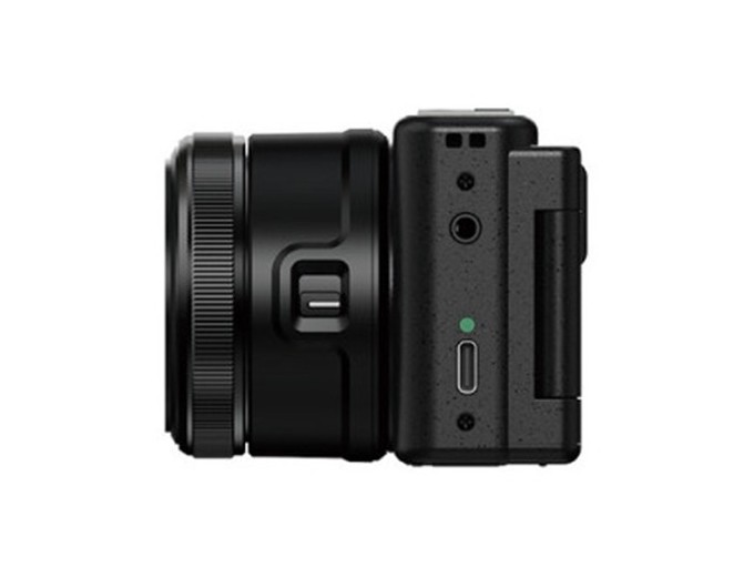 YASHICA CITY 200 BLACK Zoom X10 (338x338) F 2-31