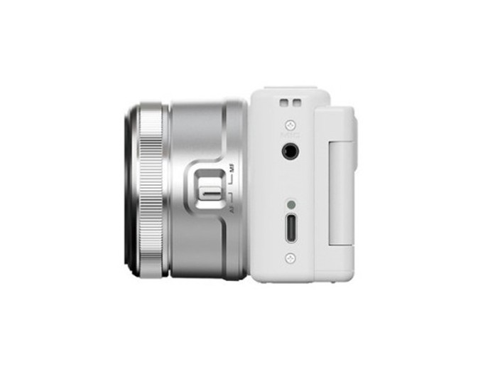 YASHICA CITY 200 WHITE Zoom X10 (338x338) F 2-31